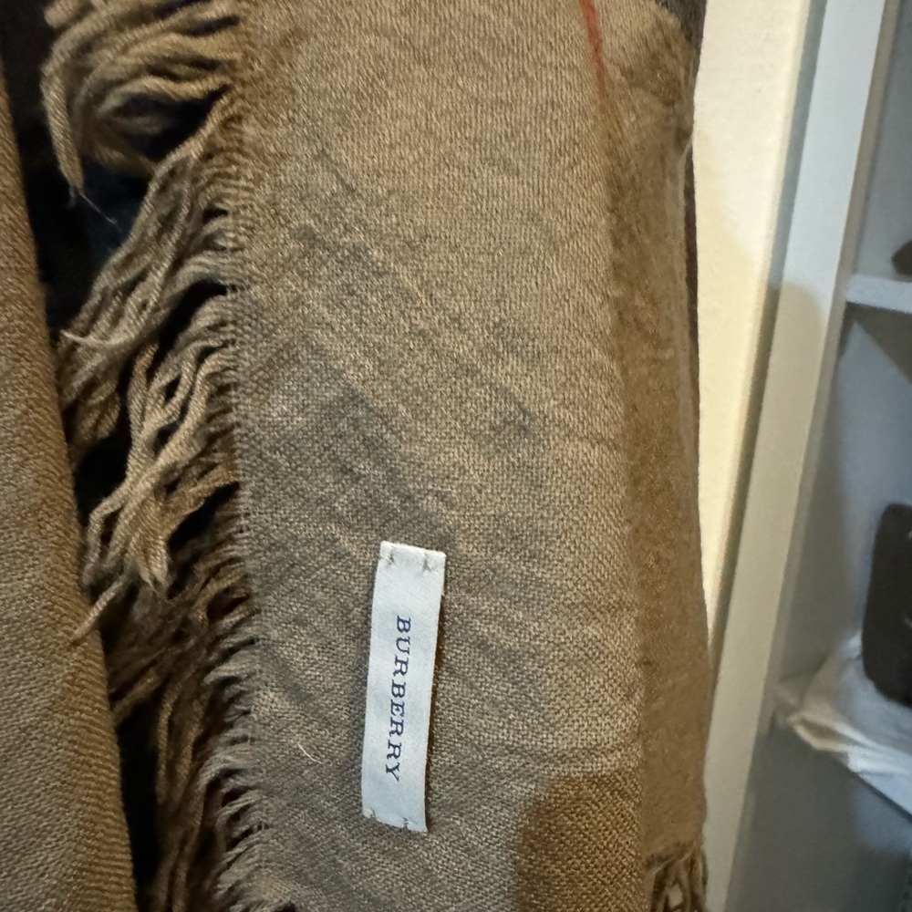Burberry Merino scarf - Picture 6 of 11